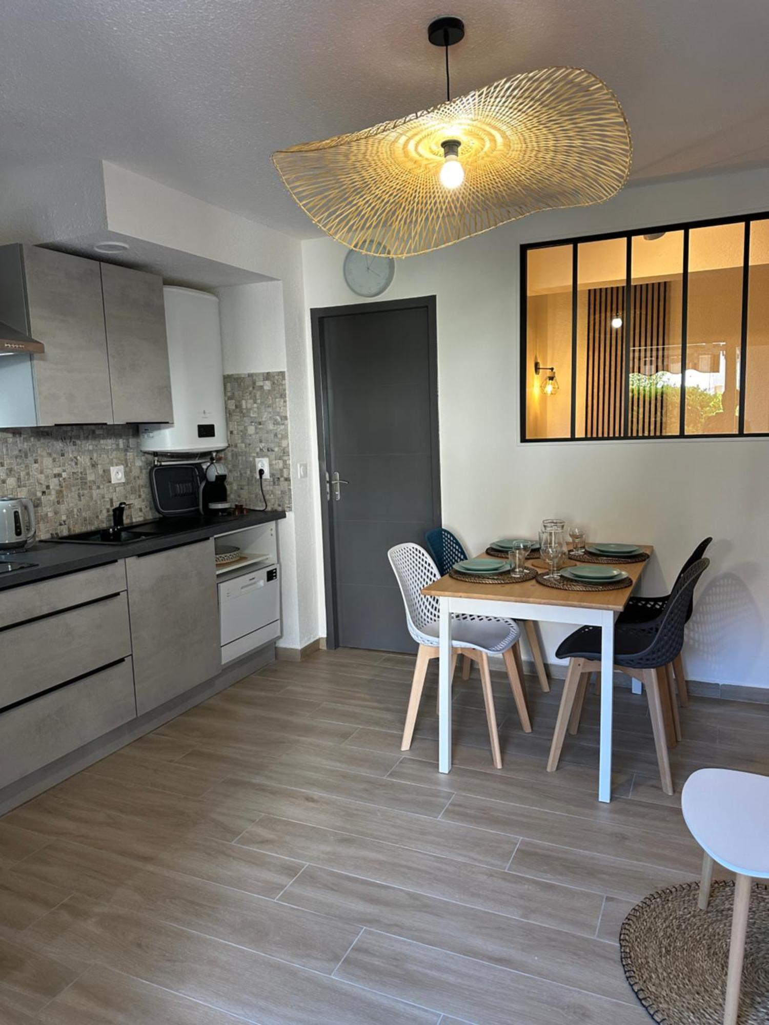 Appartement Climatise Avec Chambre Et Parking Privatif Locations Vld Camargue Сент-Марі-де-ла-Мер Екстер'єр фото