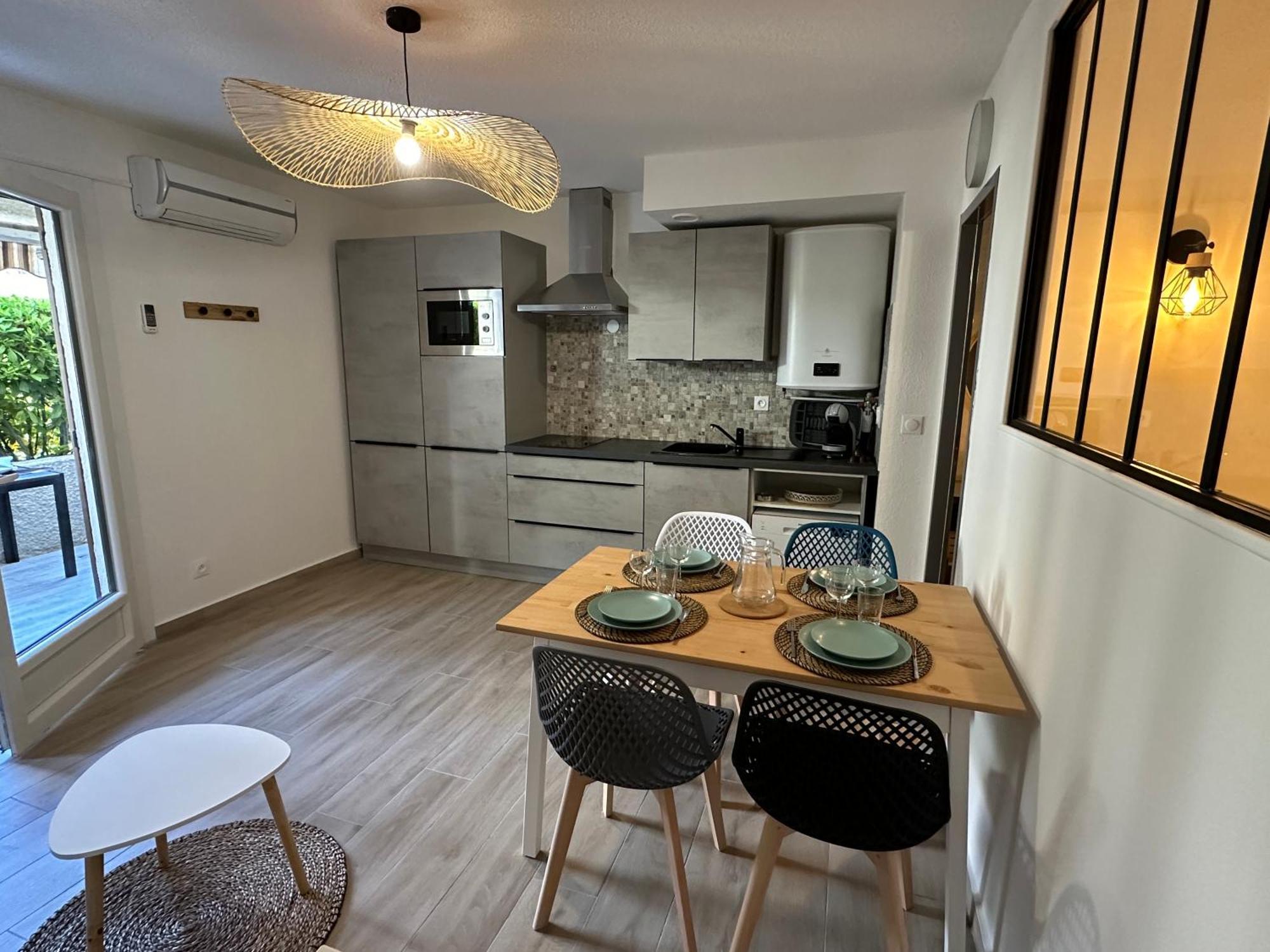 Appartement Climatise Avec Chambre Et Parking Privatif Locations Vld Camargue Сент-Марі-де-ла-Мер Екстер'єр фото