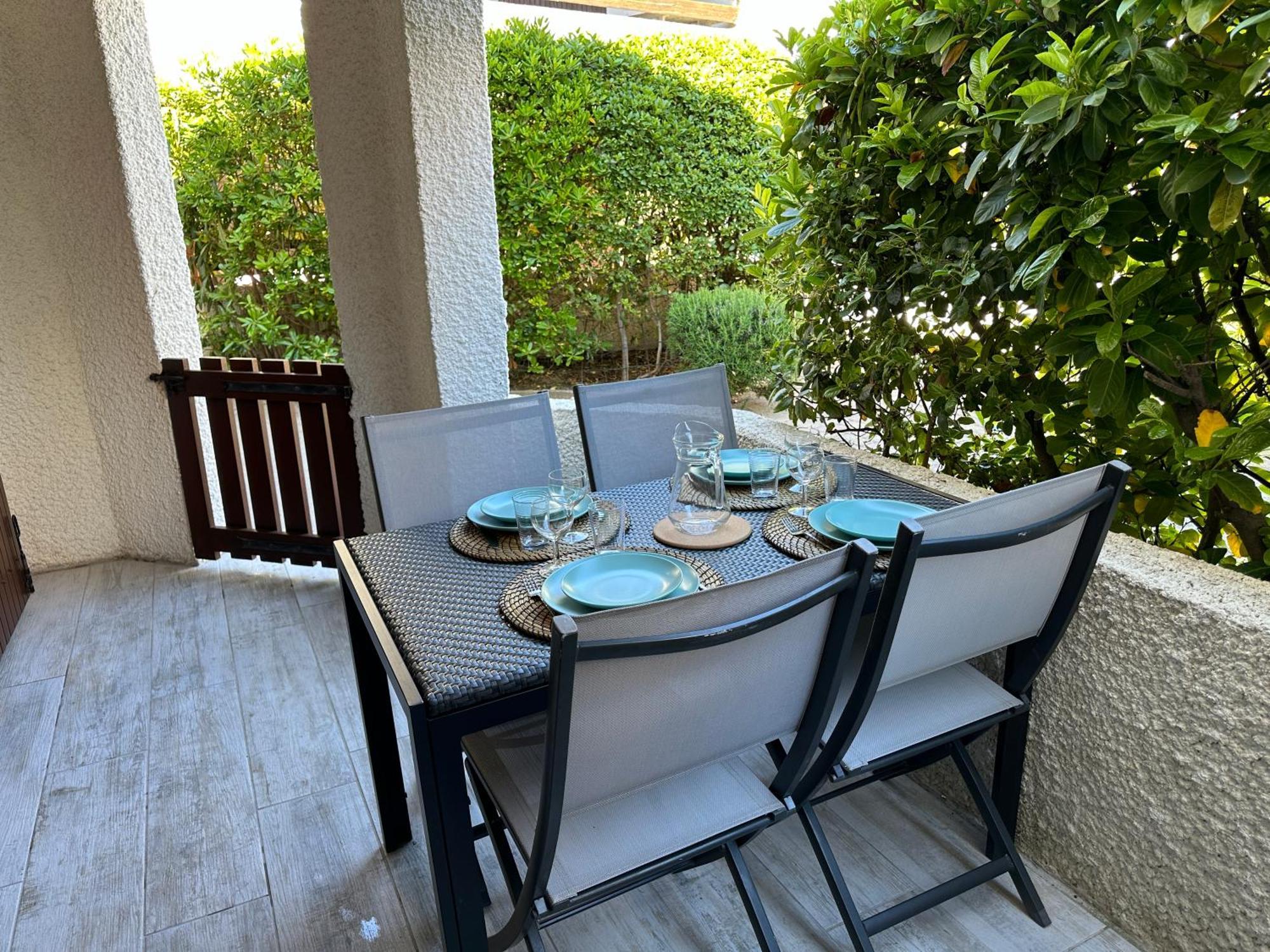 Appartement Climatise Avec Chambre Et Parking Privatif Locations Vld Camargue Сент-Марі-де-ла-Мер Екстер'єр фото
